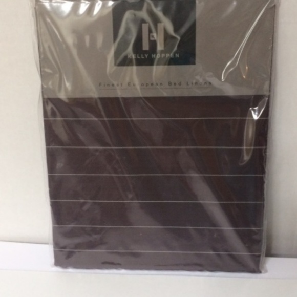 Set of 2 Kelly Hoppen Standard Shams NWT 🦋 - Picture 2 of 2